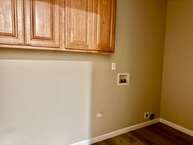 Building Photo - desirable Driftwood Keys daylight rambler...main floor primary suite