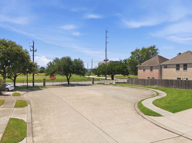 Building Photo - 218 Plaza Del Sol Park