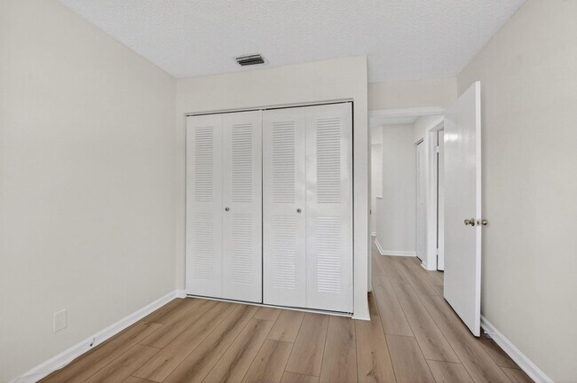 Building Photo - 6695 Via Regina