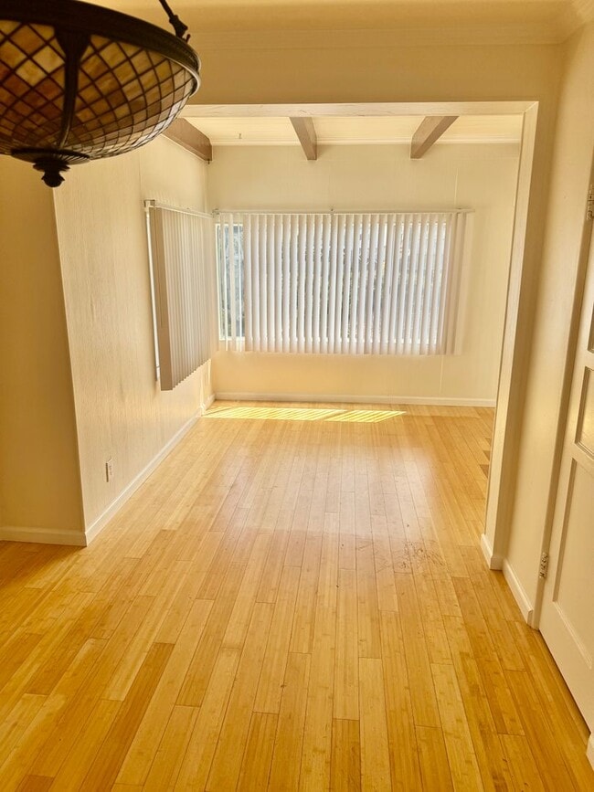 Building Photo - Stunning 2 story home with Spanish style a...