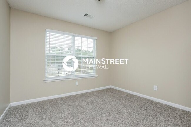 Building Photo - 5 Bedroom Pet-Friendly Home in Fairburn, GA with Main Street Renewal