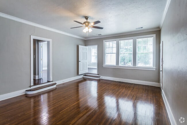 3BR, 2BA - 1,400SF - Living Room - Parkway Arms Apartments