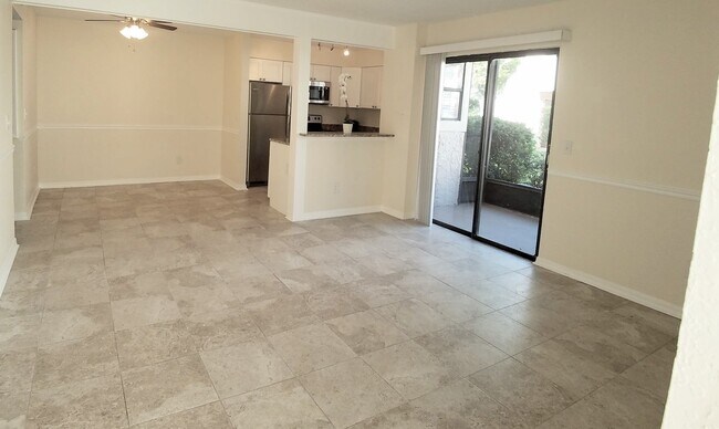 Building Photo - Beautiful  Remodeled First Floor 2/2 Condo...