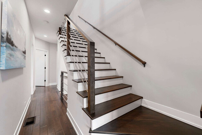 Building Photo - 2019 N Bingham St