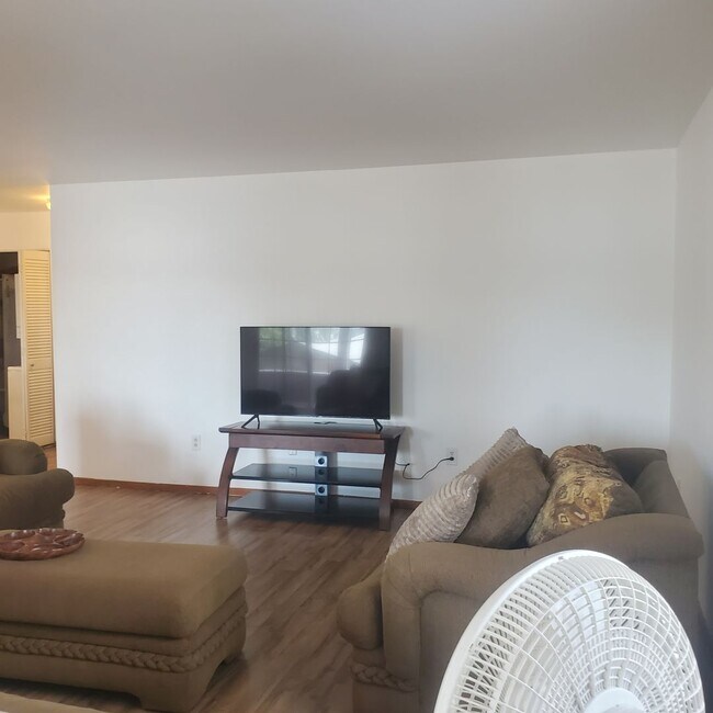 Building Photo - 1 Bedroom Apartment on Mason Lake