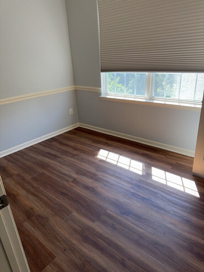 Building Photo - Modern 3BR Condo Near Annapolis Mall & Med...