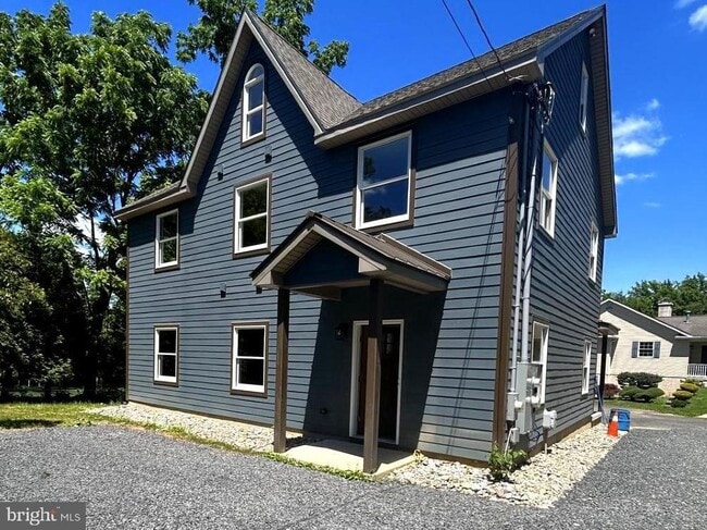 Building Photo - 135 W Maple Ave