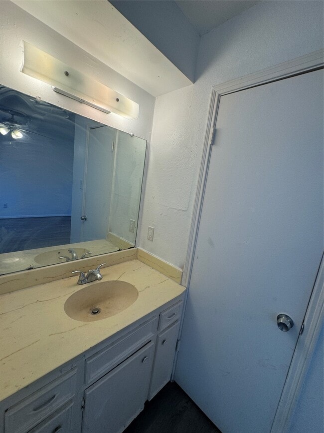 Building Photo - 9330 Tooley Dr