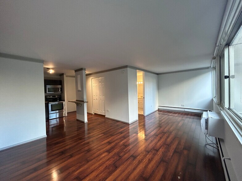 Building Photo - 1350 N Dearborn St