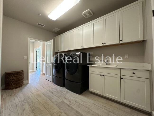 Building Photo - 5256 Florentino Lp