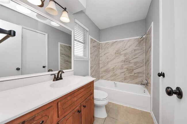 Building Photo - 2318 Hearne Dr