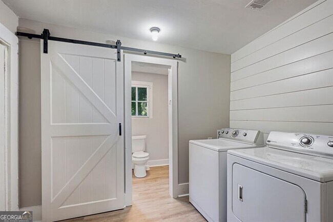 Building Photo - 184 Dahlia Ave NW