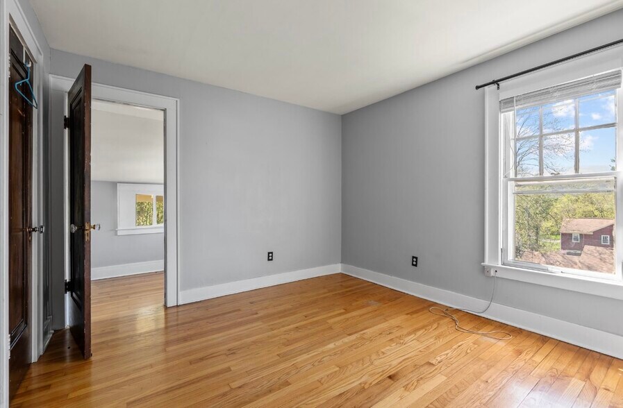Building Photo - 114 Phelps Pl