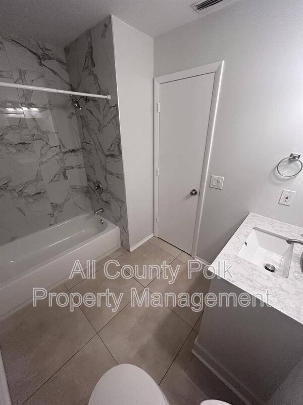 Building Photo - 1066 Sunshine Way