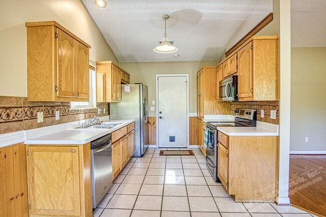 Building Photo - East Gate Area | Home | Unfurnished