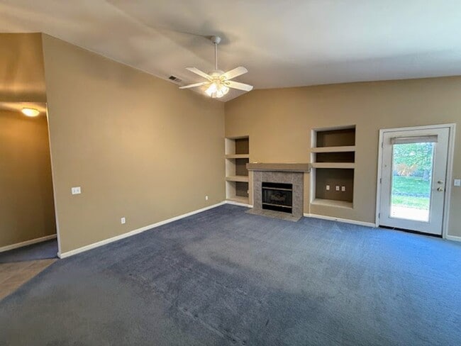 Building Photo - beautiful carson home with amazing yard an...