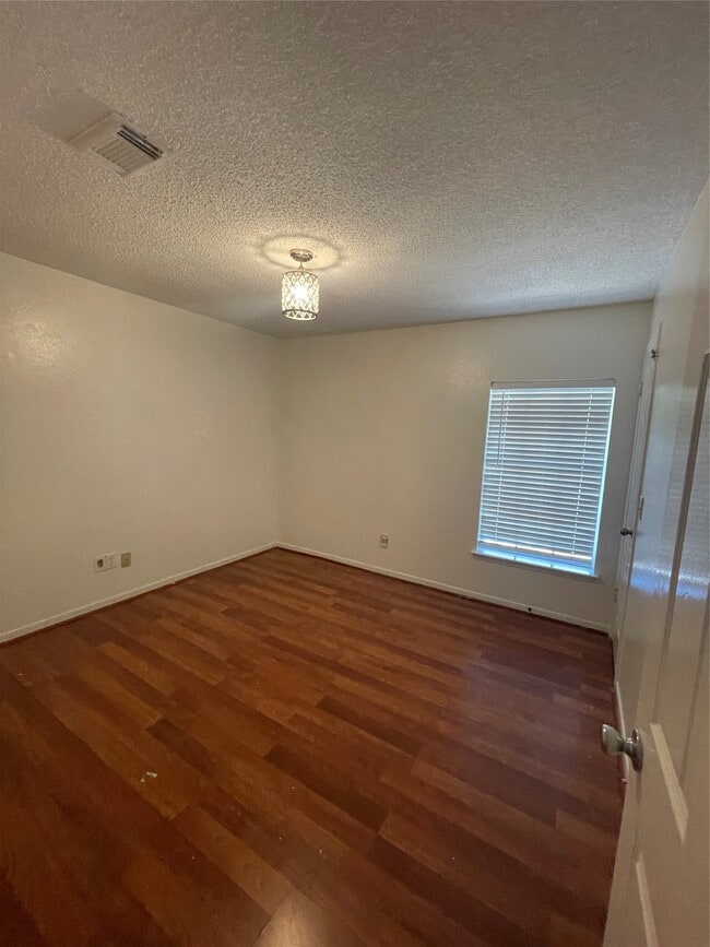 Building Photo - 7818 Clover Knoll Ct