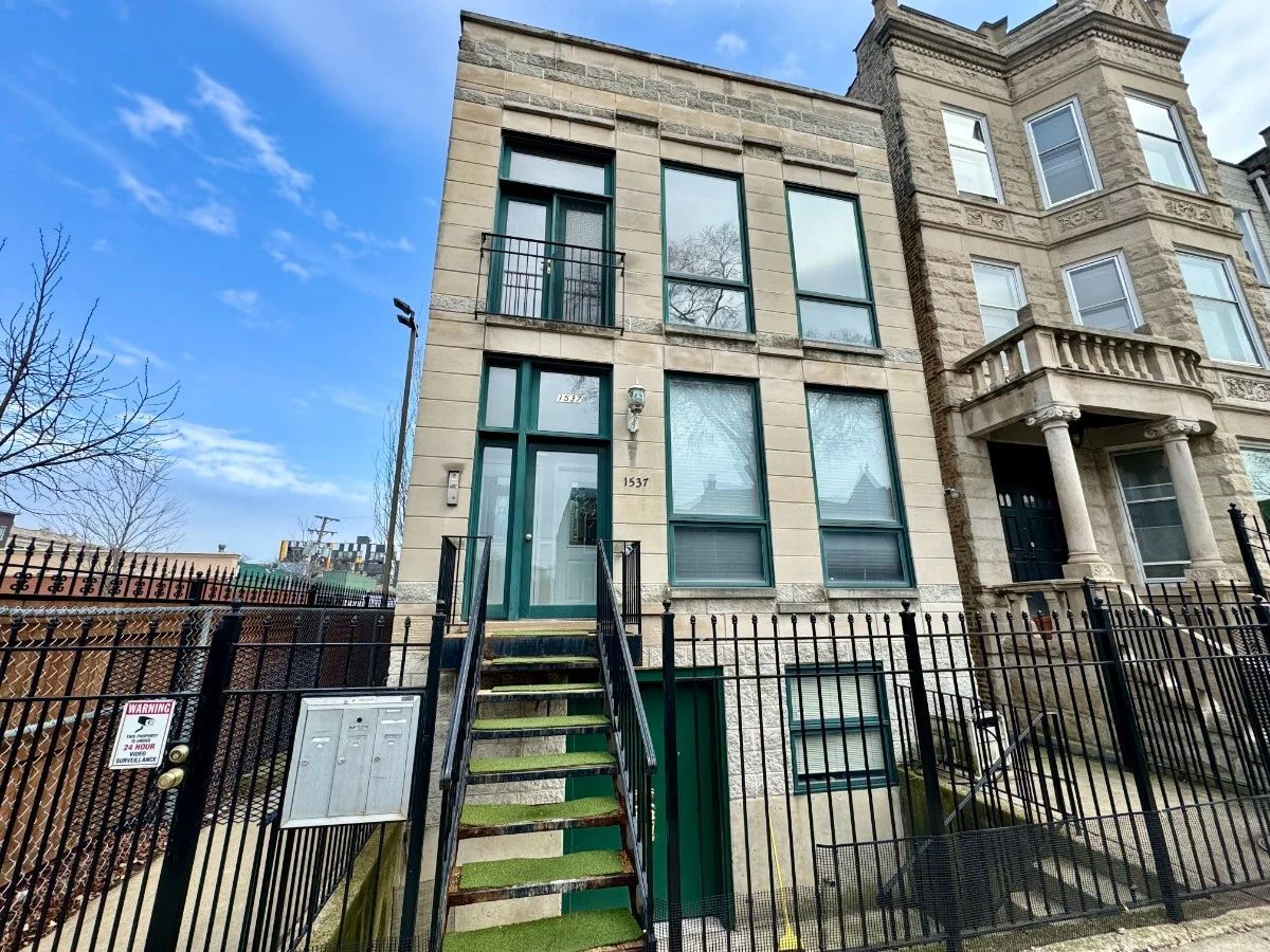 Building Photo - 1537 N Fairfield Ave