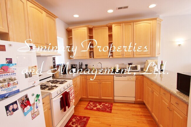Interior Photo - 3414-18 N Bosworth