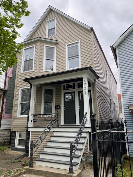 Building Photo - 2923 N Wisner Ave