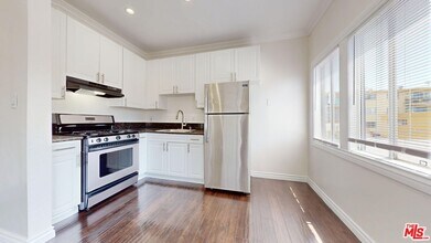 Building Photo - 334 Heliotrope Dr