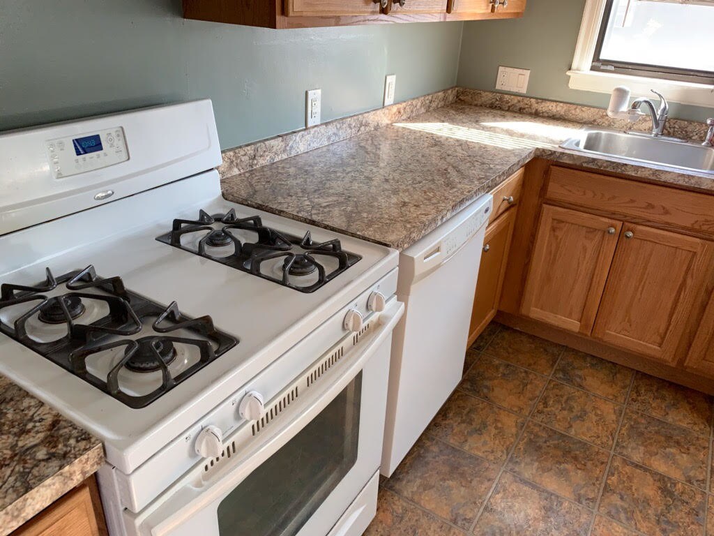 Kitchen - 22673 Garrison St