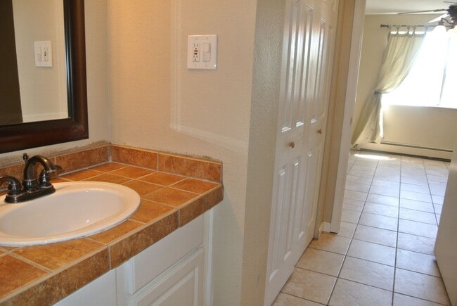 Building Photo - Online for roommate application only