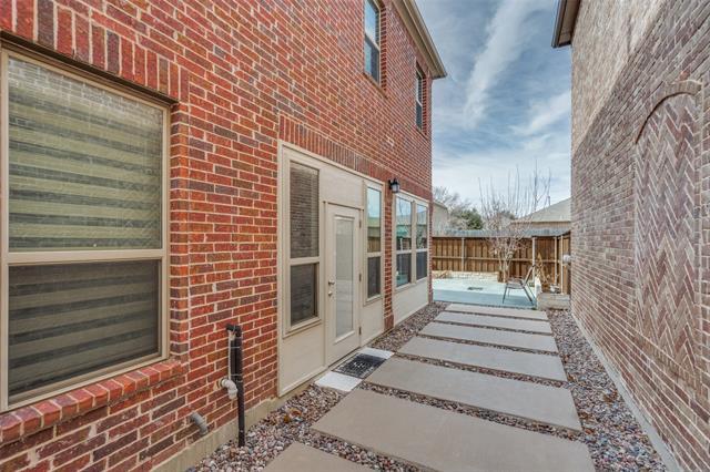 Building Photo - 8763 Portola Dr