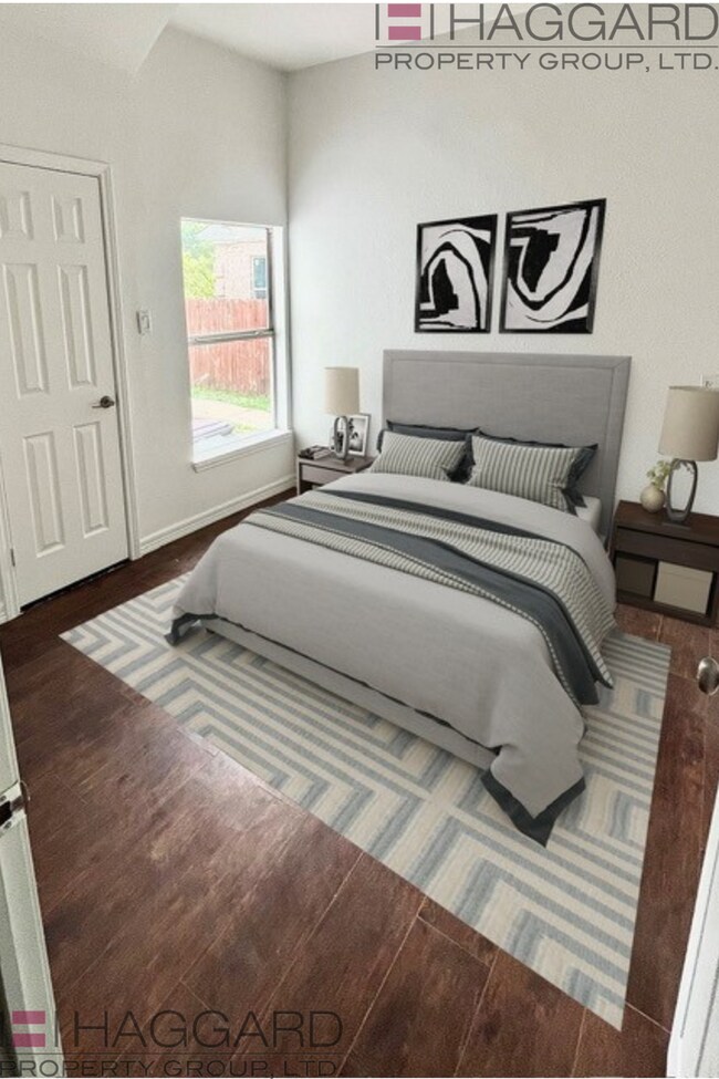 Building Photo - Walking Distance to the Stockyards!