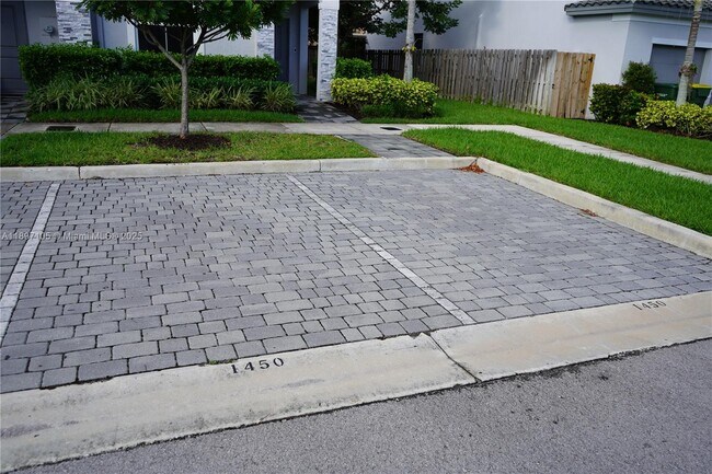 Building Photo - 1450 SE 26th Ter