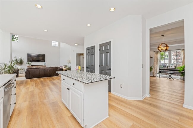 Building Photo - 636 Yardley Ct