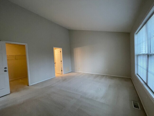 Building Photo - 4368 Pond Ridge Ct