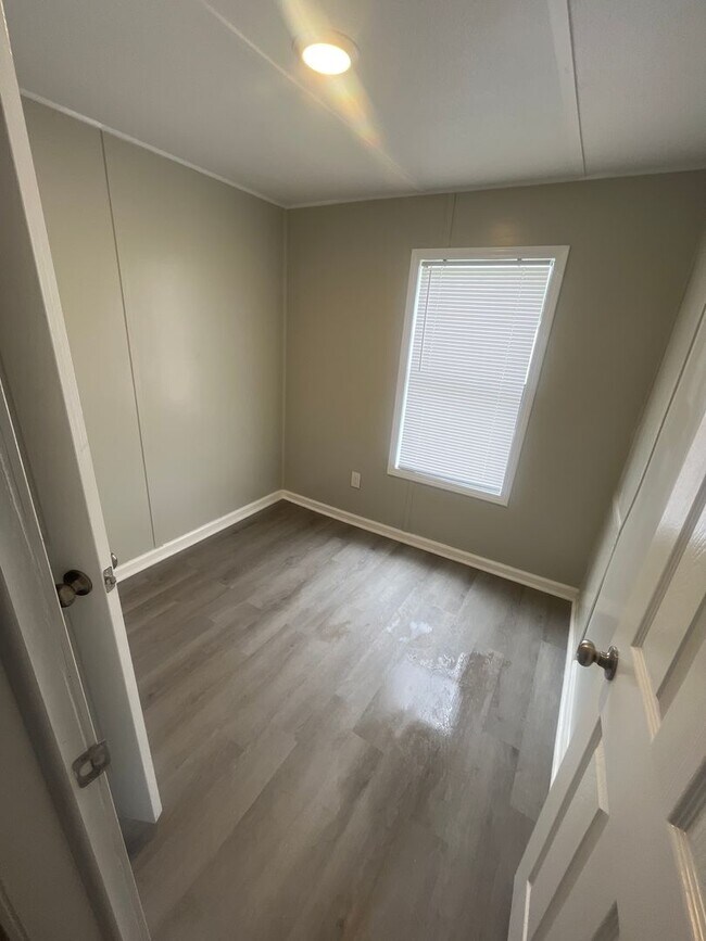 Building Photo - 3204 Lyons Center Rd