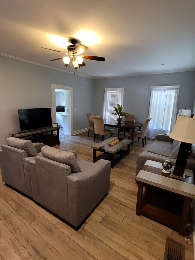 Building Photo - MOVE IN SPECIAL!! Beautiful 3 Bedroom 2 bath home