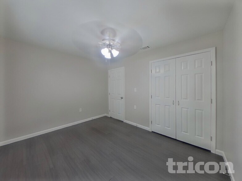 Building Photo - 4223 Dinglewood Ave