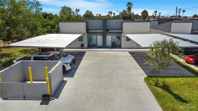 Building Photo - 810 Athol St