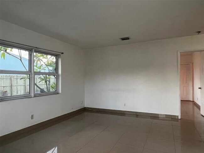 Building Photo - 41 SE 3rd Pl