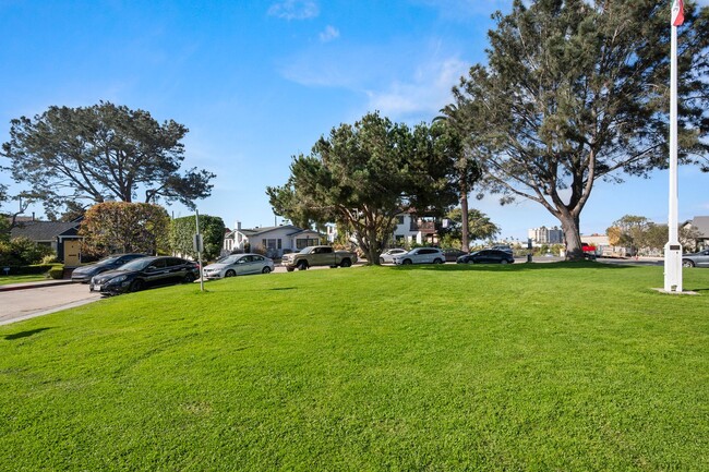 Building Photo - Charming Craftsman Home in the Heart of La...