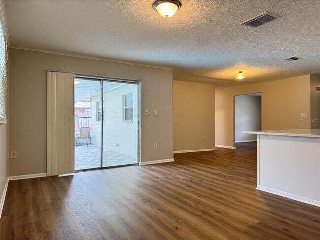 Building Photo - 1602 Leslie Dr
