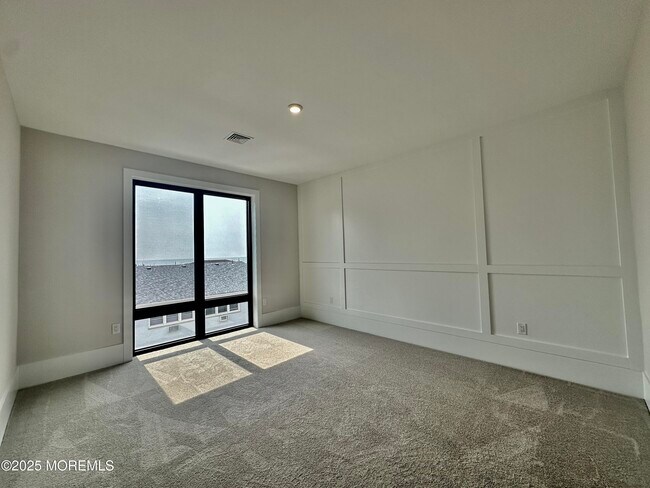 Building Photo - 218 3rd Ave