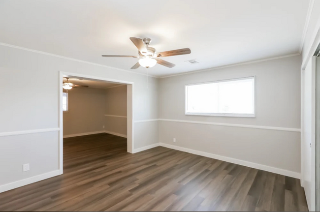 Building Photo - 5027 W Palmaire Dr