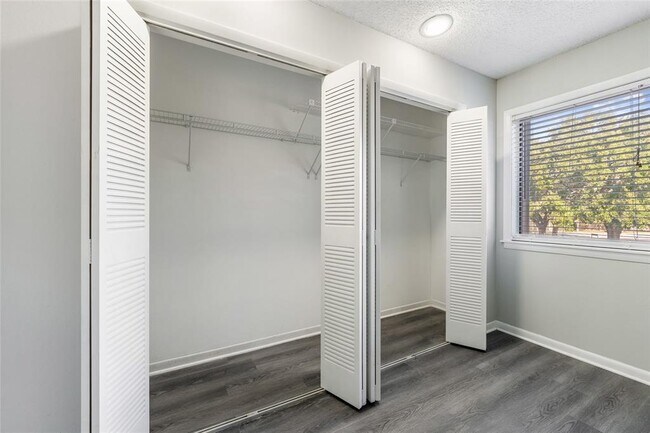 Building Photo - 6120 Peregrine Ave