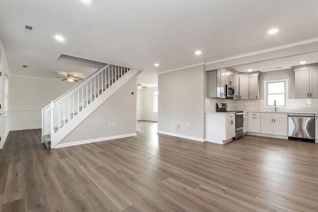 Building Photo - 18 Azalea Ln