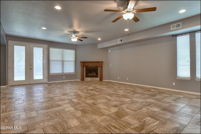 Building Photo - 6560 McFarland Ave