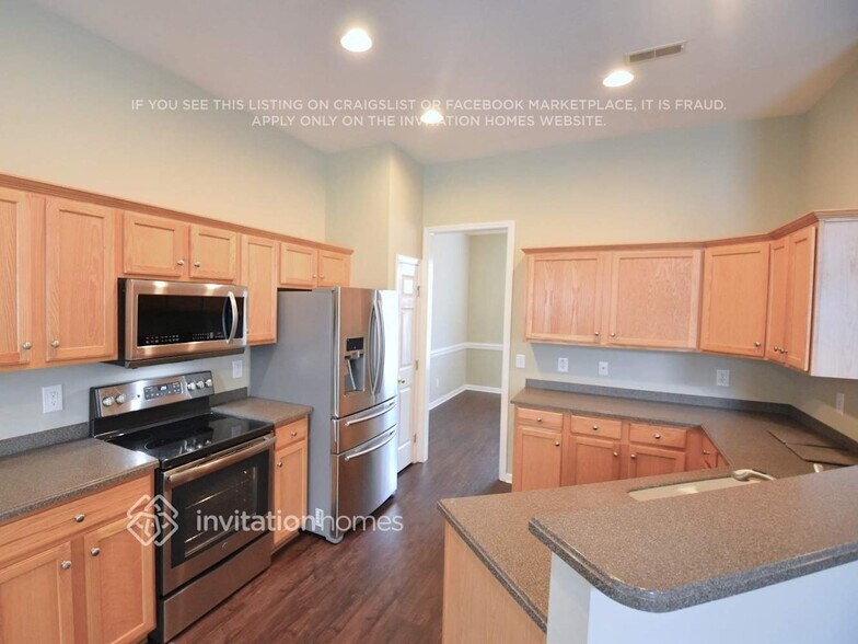 Building Photo - 2730 Shannon Dr