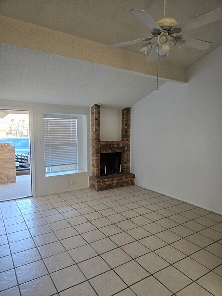 Building Photo - 684 White Cliffs Dr