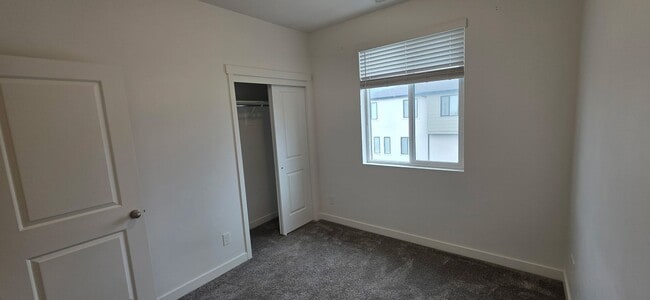 Building Photo - Rockwell Townhome in American Fork - For Rent - 3 Bedroom 2.5 Bath - Pool & Clubhouse