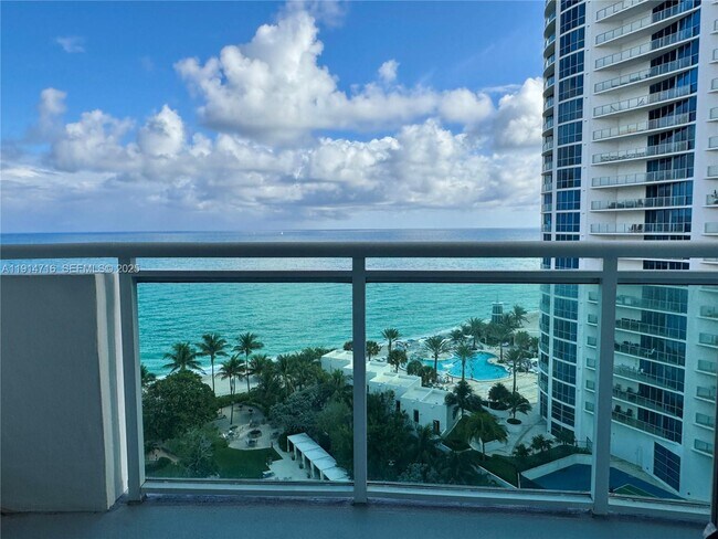 Building Photo - 3001 S Ocean Dr