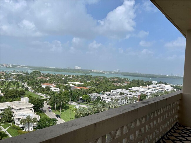 Building Photo - 10185 Collins Ave