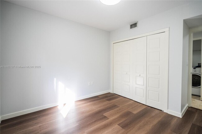 Building Photo - 300 Majorca Ave